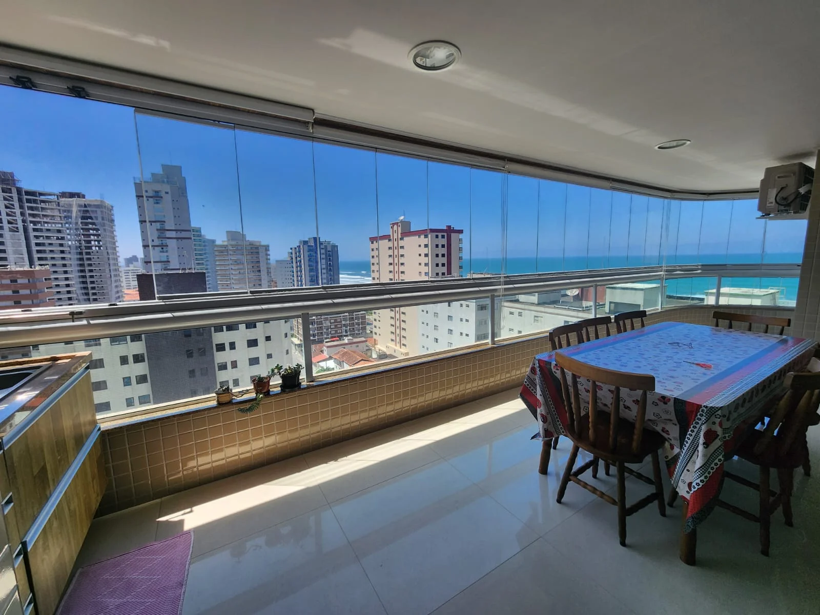 Apartamento Alto Padrão com Vista Mar e 140m² na Vila Caiçara