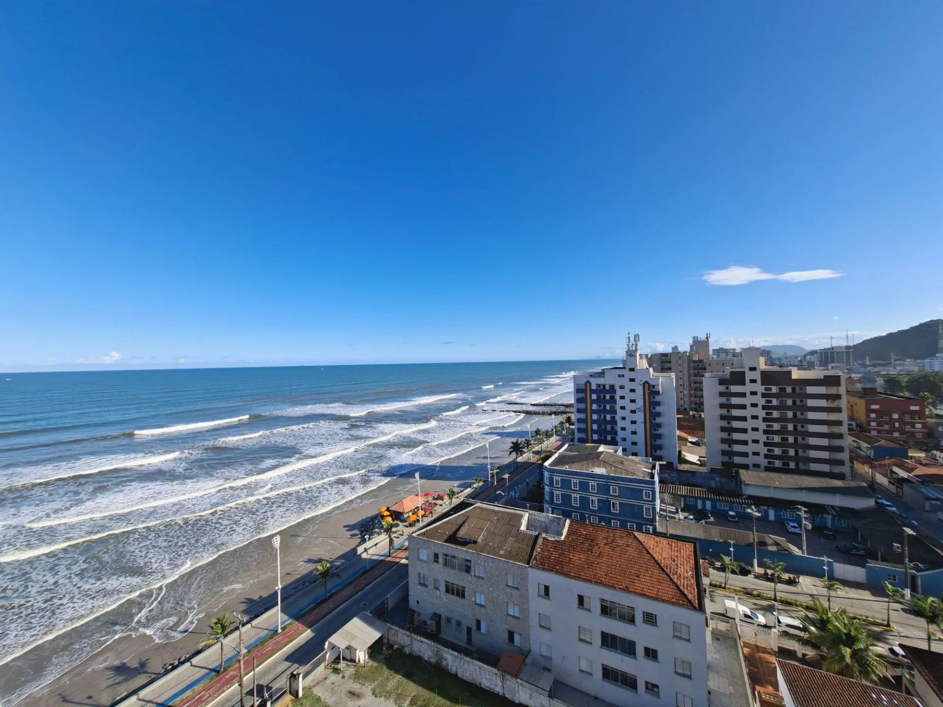 Apartamento Frente Mar com Vista Panorâmica e Lazer de Resort
