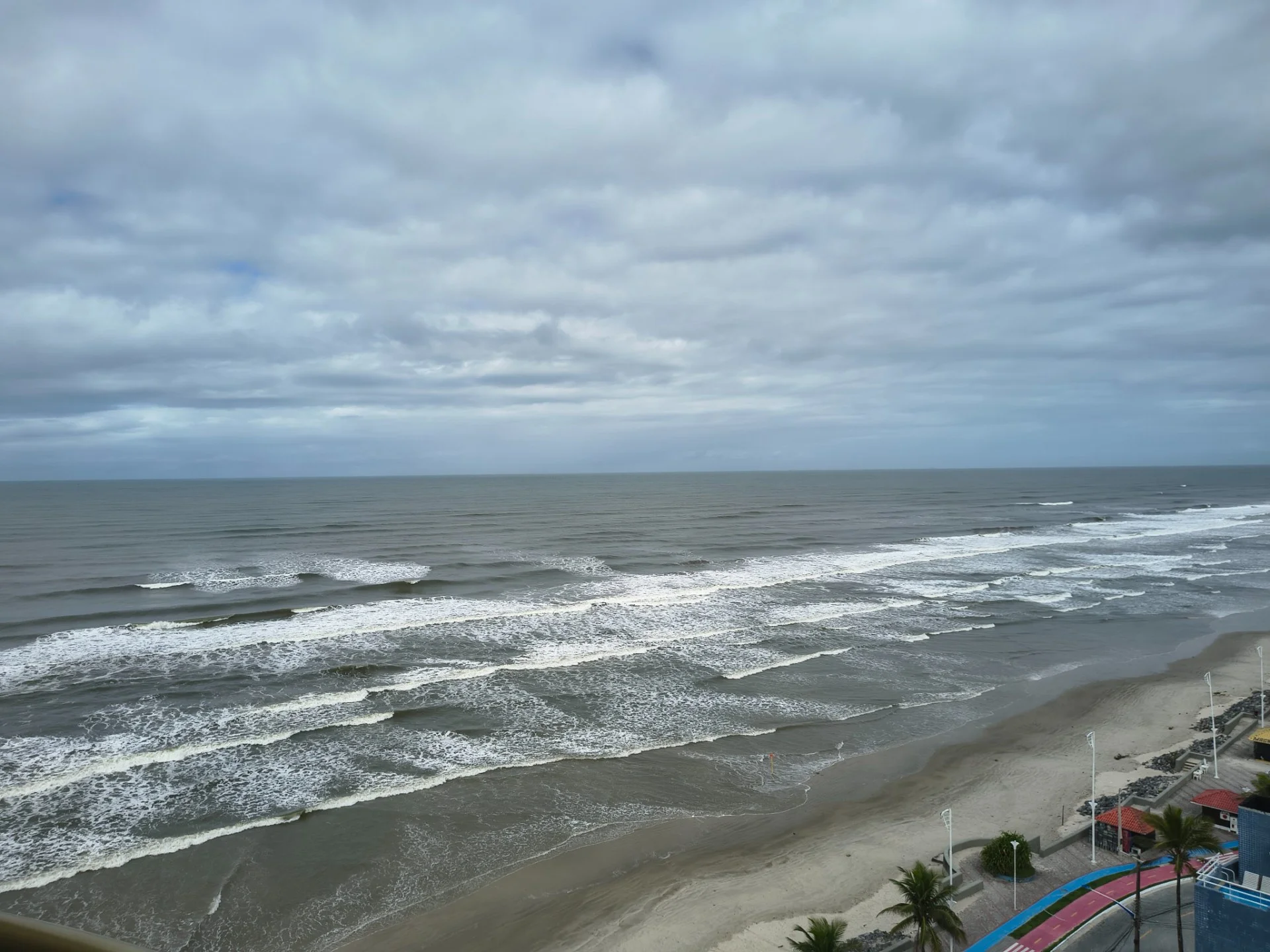 Apartamento com Vista Panorâmica e Lazer Frente Mar