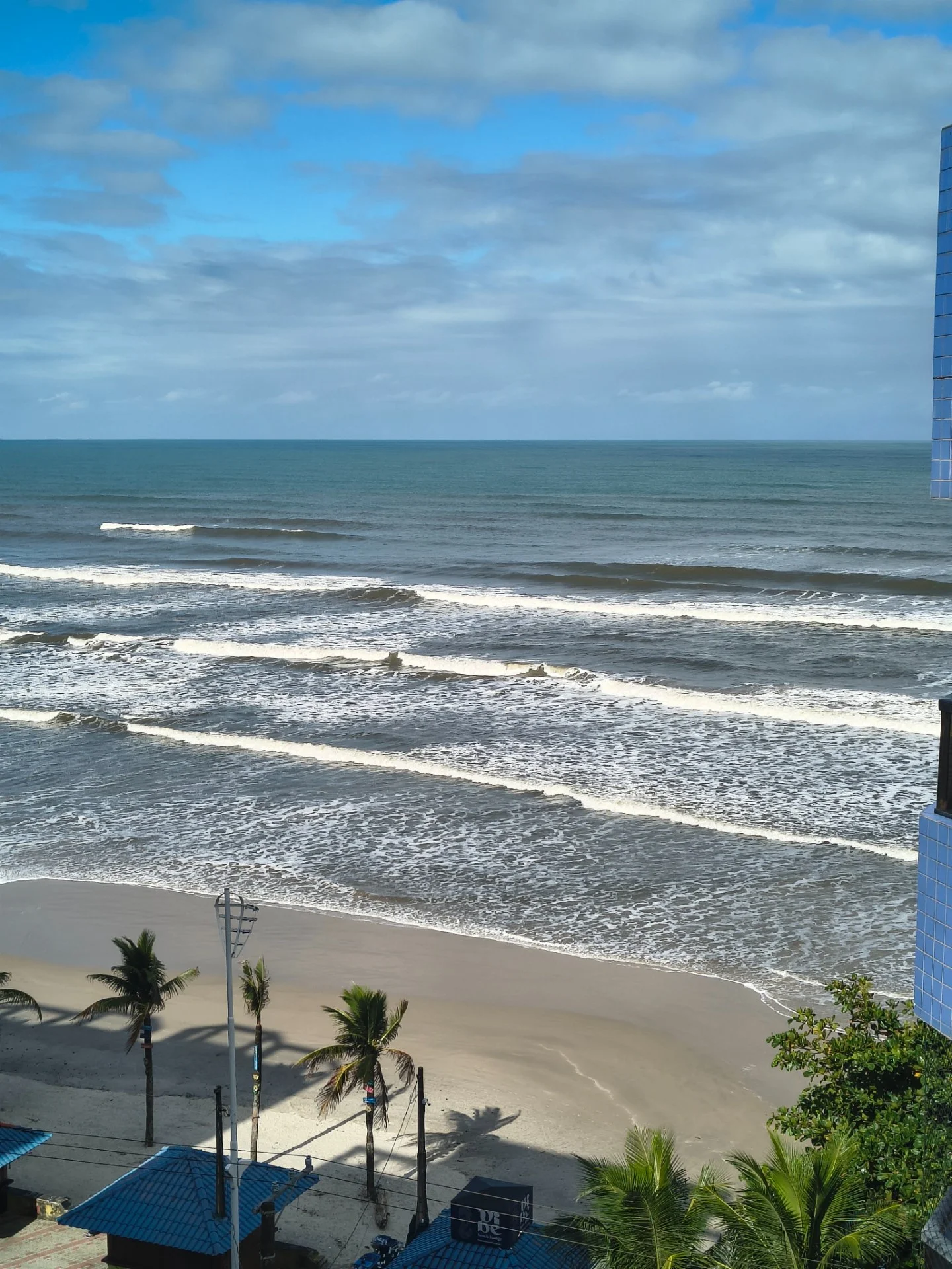 Apartamento com 2 dormitórios mobiliado com vista para o mar
