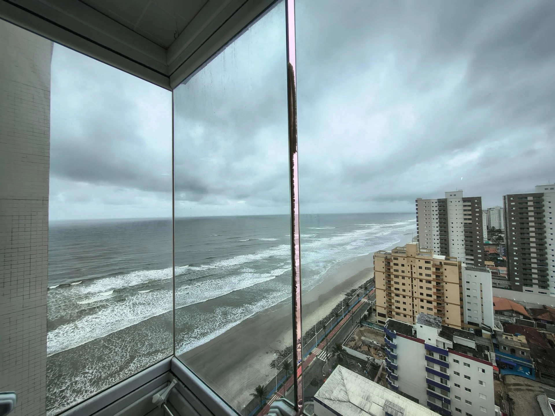 Apê Andar Alto com Varanda Gourmet, Vista Mar e Lazer Clube