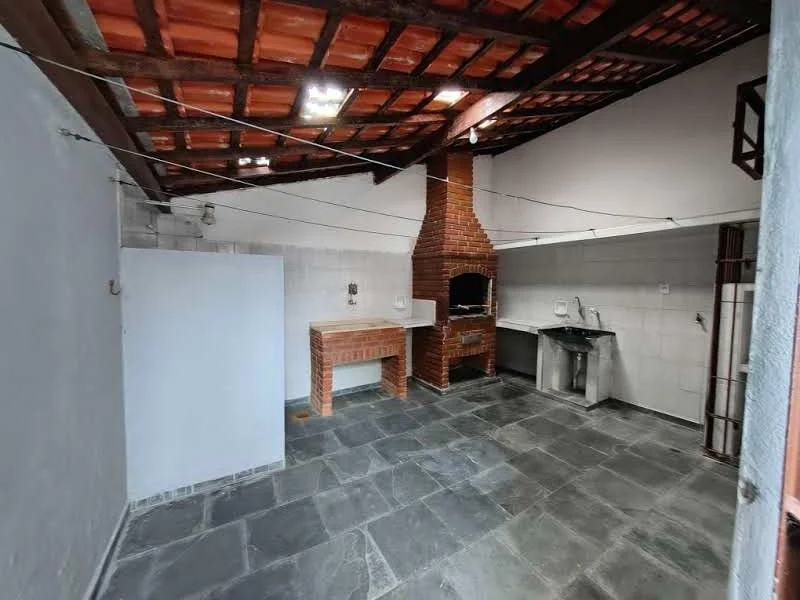 Casa 2 Dormitórios com Área Gourmet em Ótima Localização