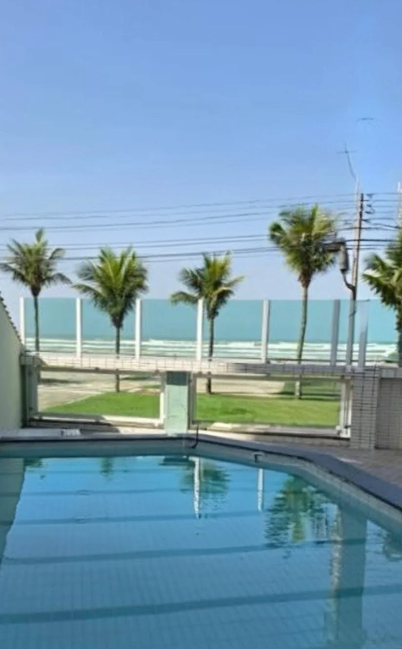 Apartamento Frente Mar com Sacada e Lazer Completo