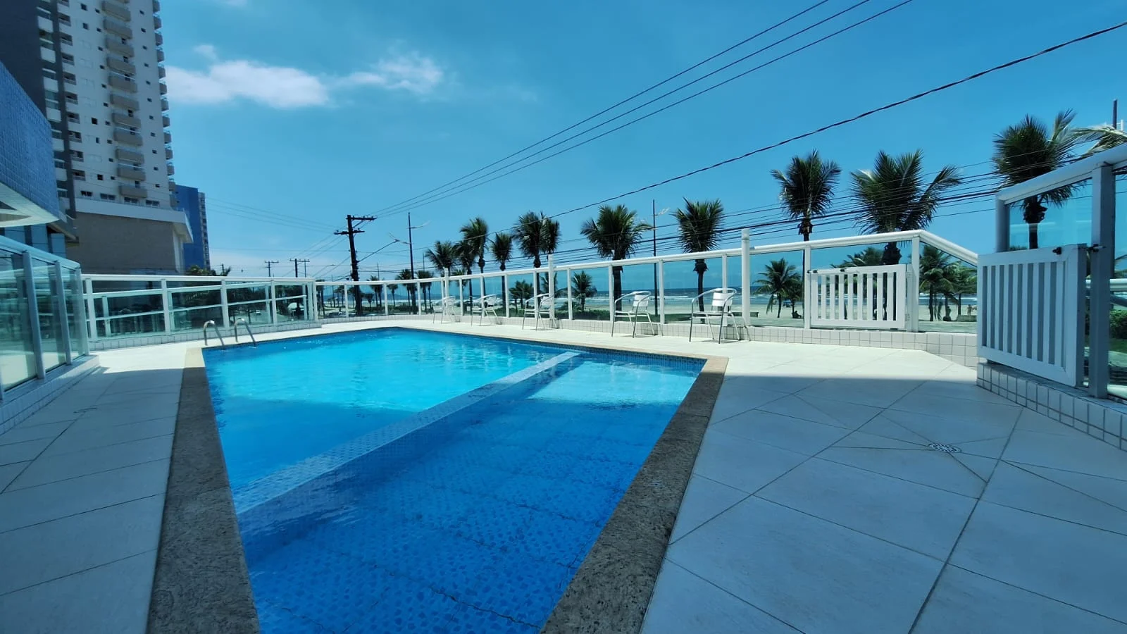 Apartamento com Sacada Gourmet e Vista para o Mar