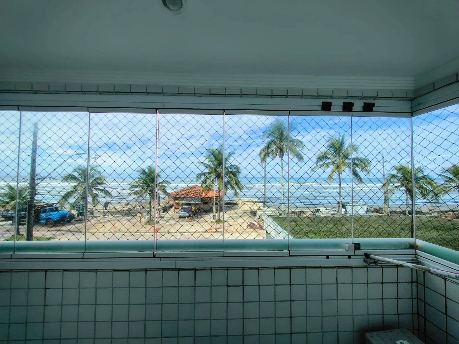 Apartamento Frente Mar com Varanda Gourmet e 2 Dormitórios