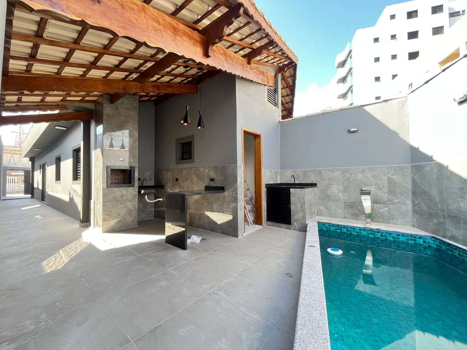 Casa Nova com Piscina, Suíte e Área Gourmet a 50m da Praia