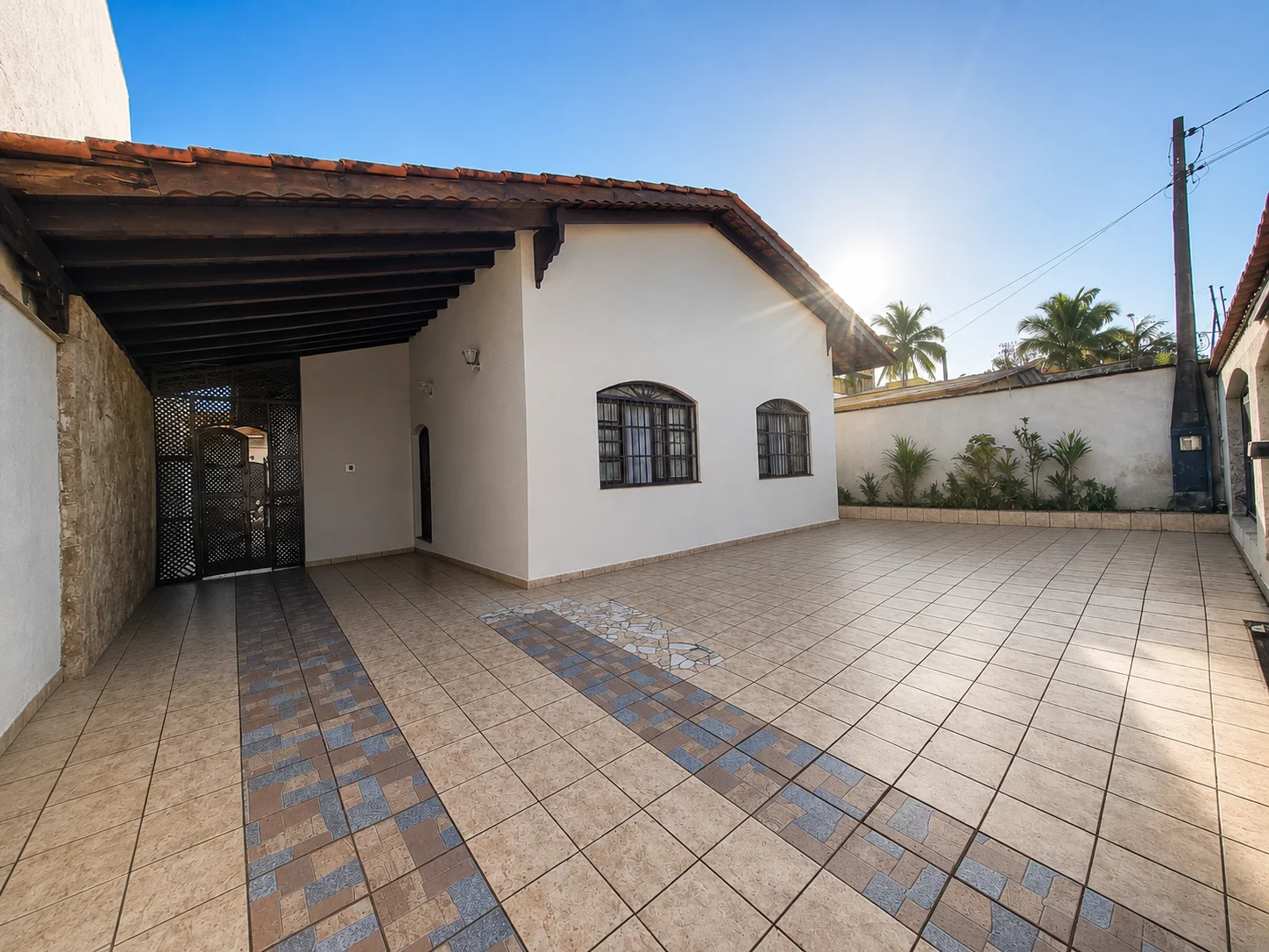 Casa Isolada 5 Dorms em Lote Inteiro a 100m da Praia