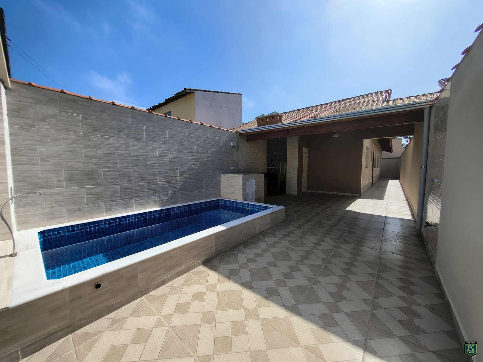 Casa Nova com Piscina e Área Gourmet a 100m da Praia
