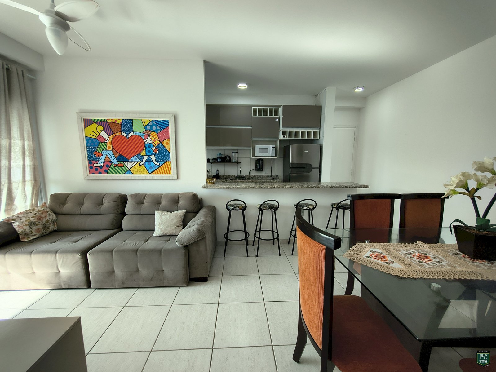 Locação Definitiva: Apto 2 Dorms 1 Suíte Mobiliado Vista Mar