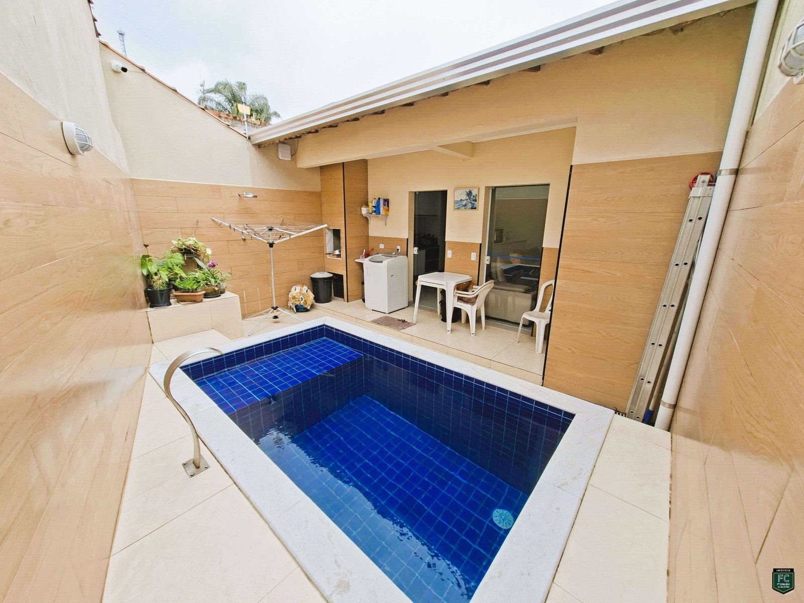 CASA 3 QUARTOS SUITE PISCINA LAVABO 500MTS PRAIA MONGAGUA SP