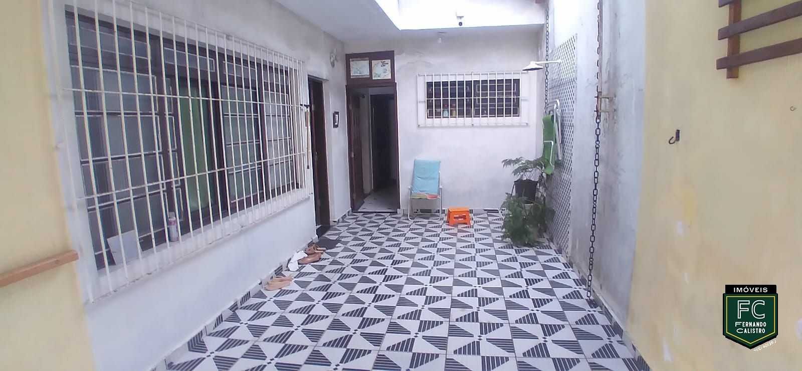 Casa em Lote Inteiro com Área Gourmet a 200m da Praia