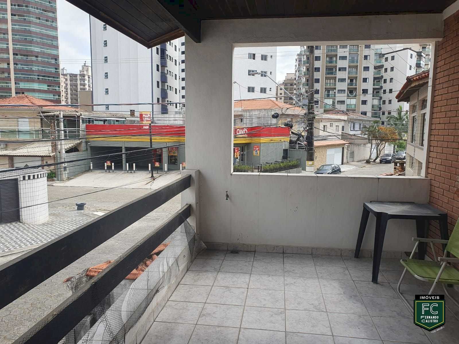 Sobrado 3 Dormitórios com Sacada a 150 metros da Praia
