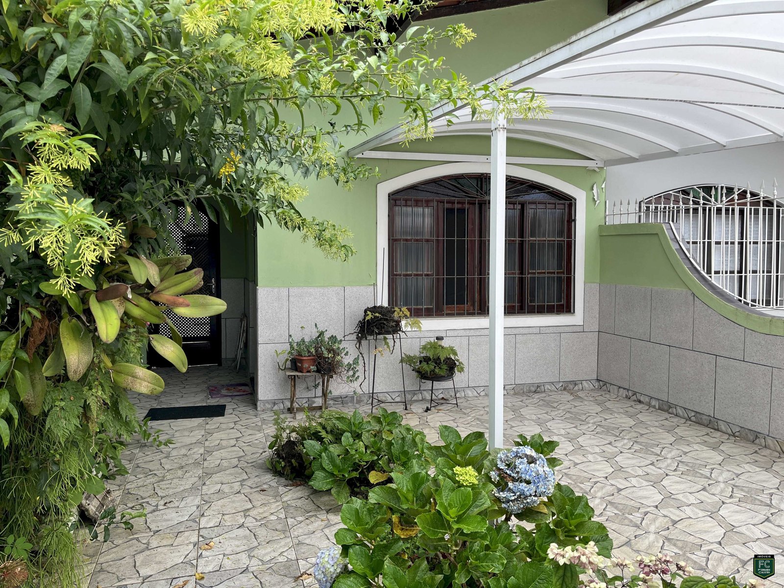 Casa Geminada com 2 Dorms a 350m da Praia do Bal. Flórida