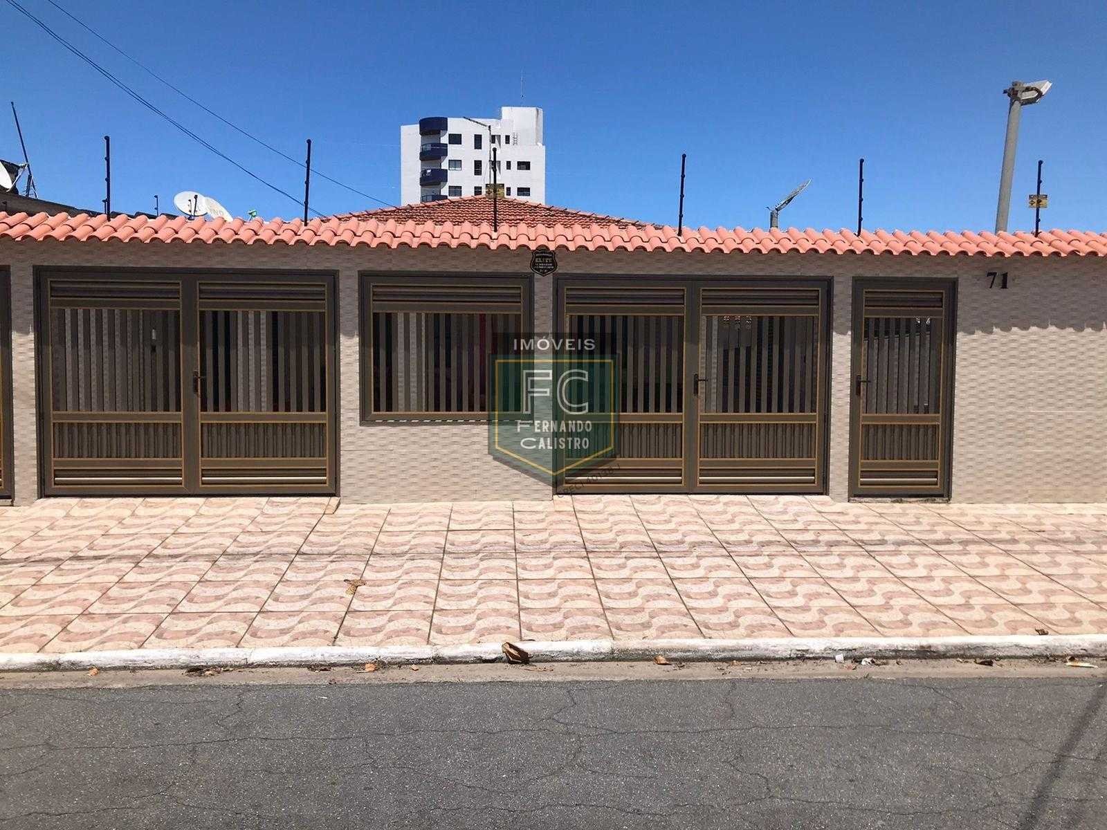 Casa Térrea Isolada com 2 lotes, 597,63m2 a. total, 3 dormitórios, piscina, área gourmet top, 50 mts da praia, Local Nobre, Solemar, Praia Grande/SP
