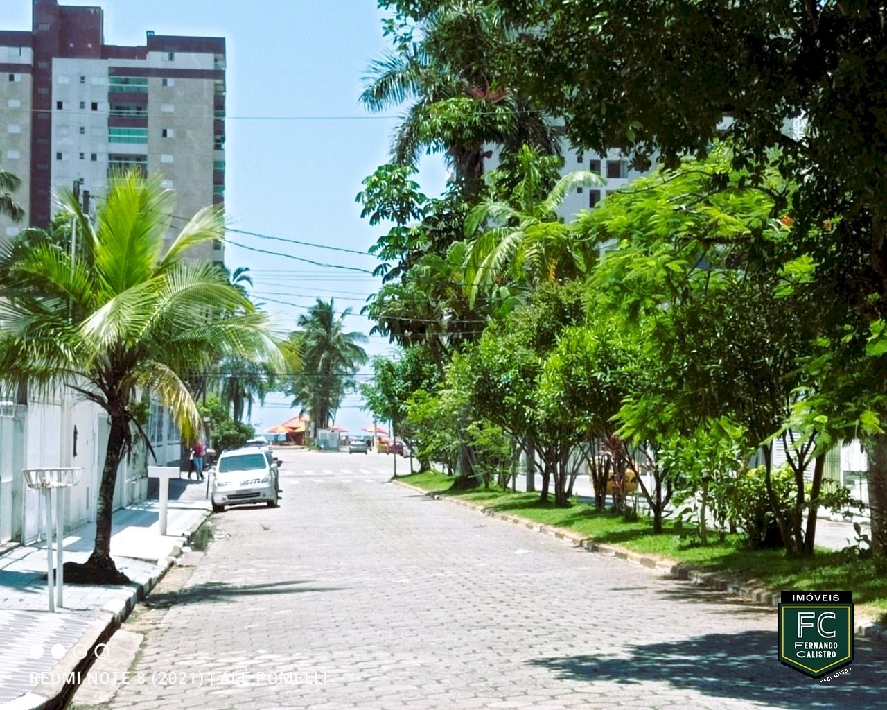 Sobrado 4 Dorms 2 Suítes Reformado Perto da Praia do Centro