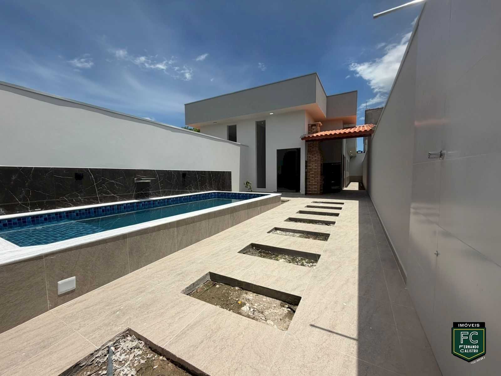 CASA NOVA COM PISCINA E Á. GOURMET A 600M DO MAR EM ITANHAÉM