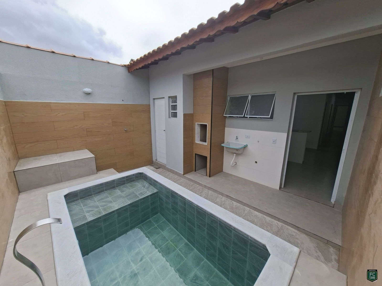 CASA 3 QUARTOS SUITE PISCINA INTERIOR B. PLATAFORMA MONGAGUÁ