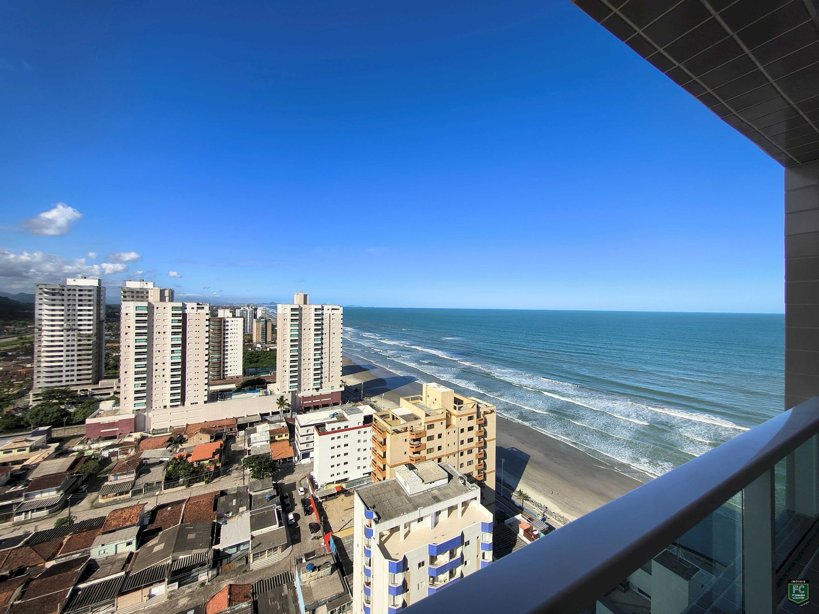 Apto 2 Dorms com Vista Livre para o Mar em Condomínio Clube