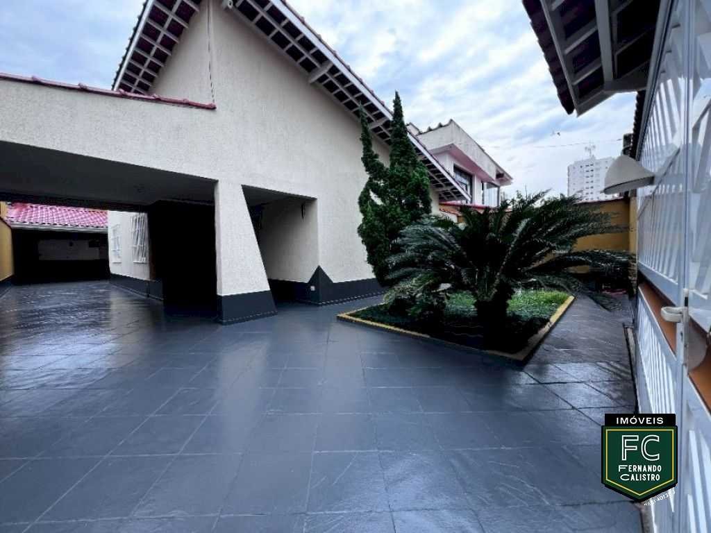 Casa Térrea Isolada 3 Dormitórios com 288m² de Área Total
