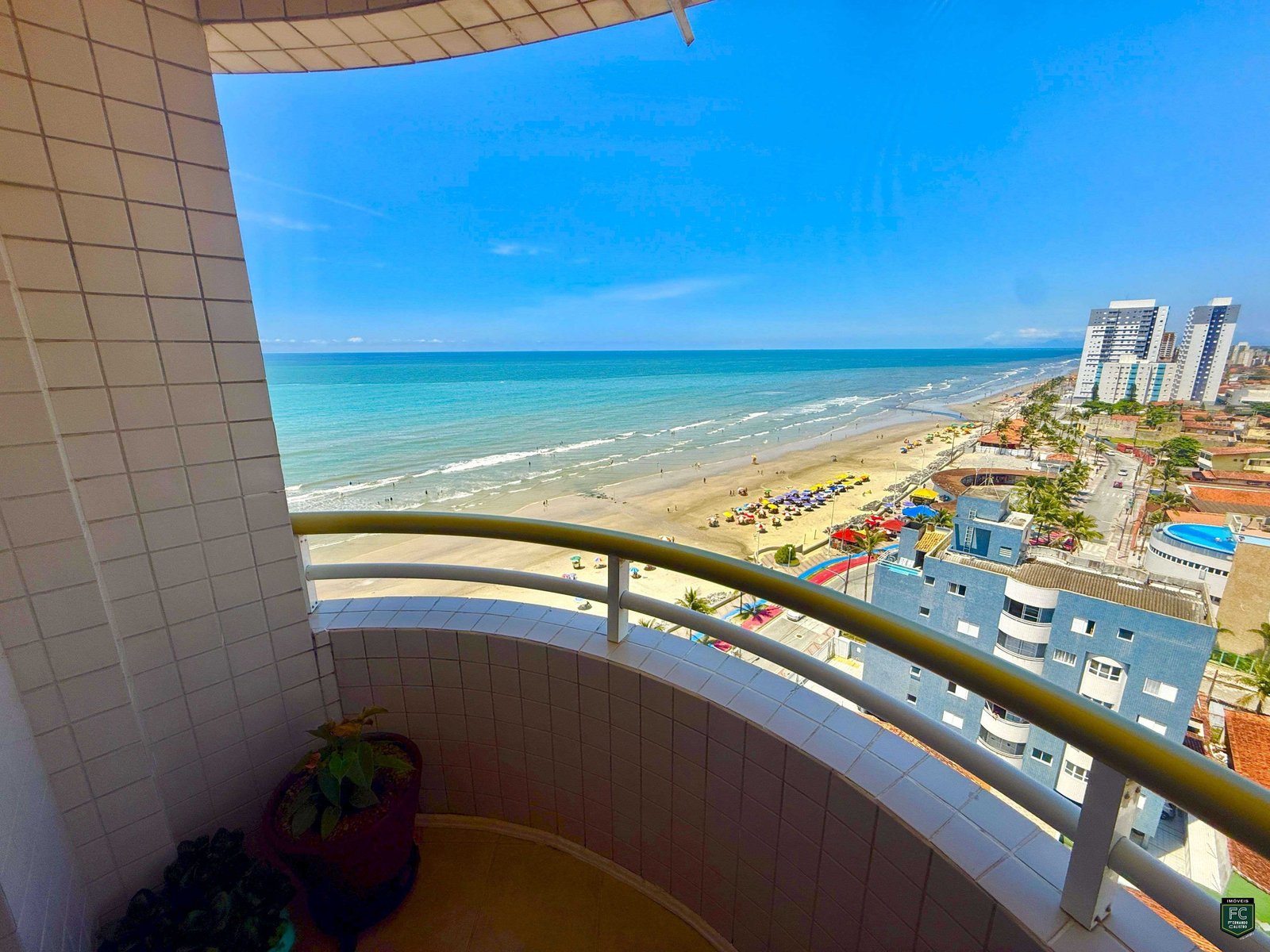 Apartamento com Vista para o Mar e Lazer Completo na Orla