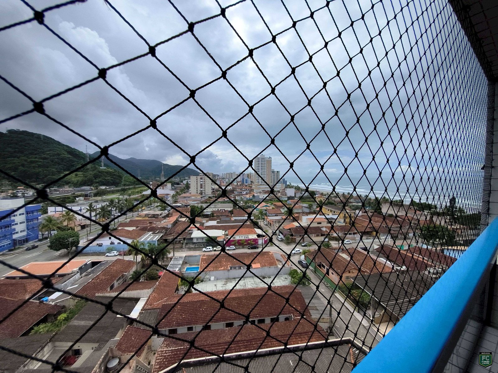 Apto 1 Dorm 57m² com Varanda e Vista Mar na Quadra da Praia