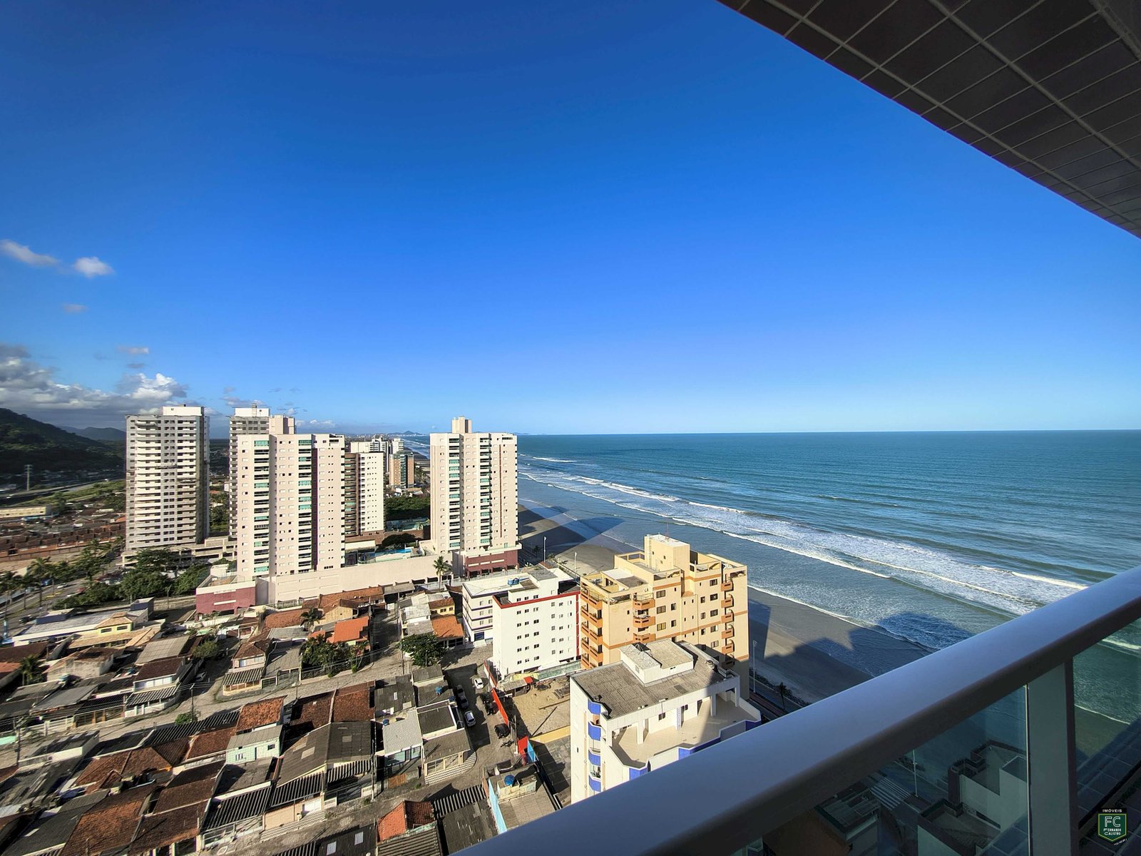 Apartamento Vista Mar em Condomínio Clube na Orla