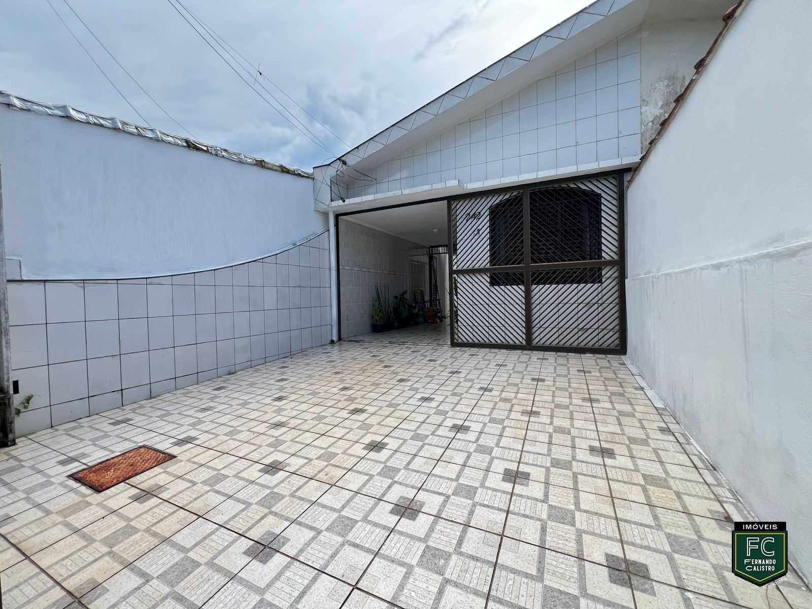Casa 2 Dorms 83m² a 240m da Praia com 130m² de Terreno